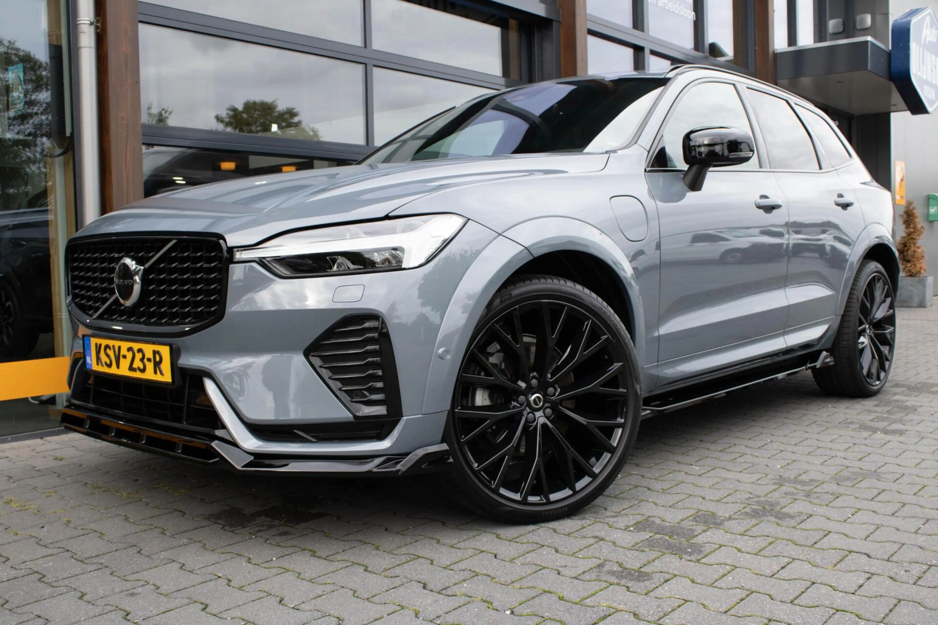 Volvo XC60 2.0 T6 PHEV AWD Ultimate Dark Long Range|Maxton Bo — photo 11