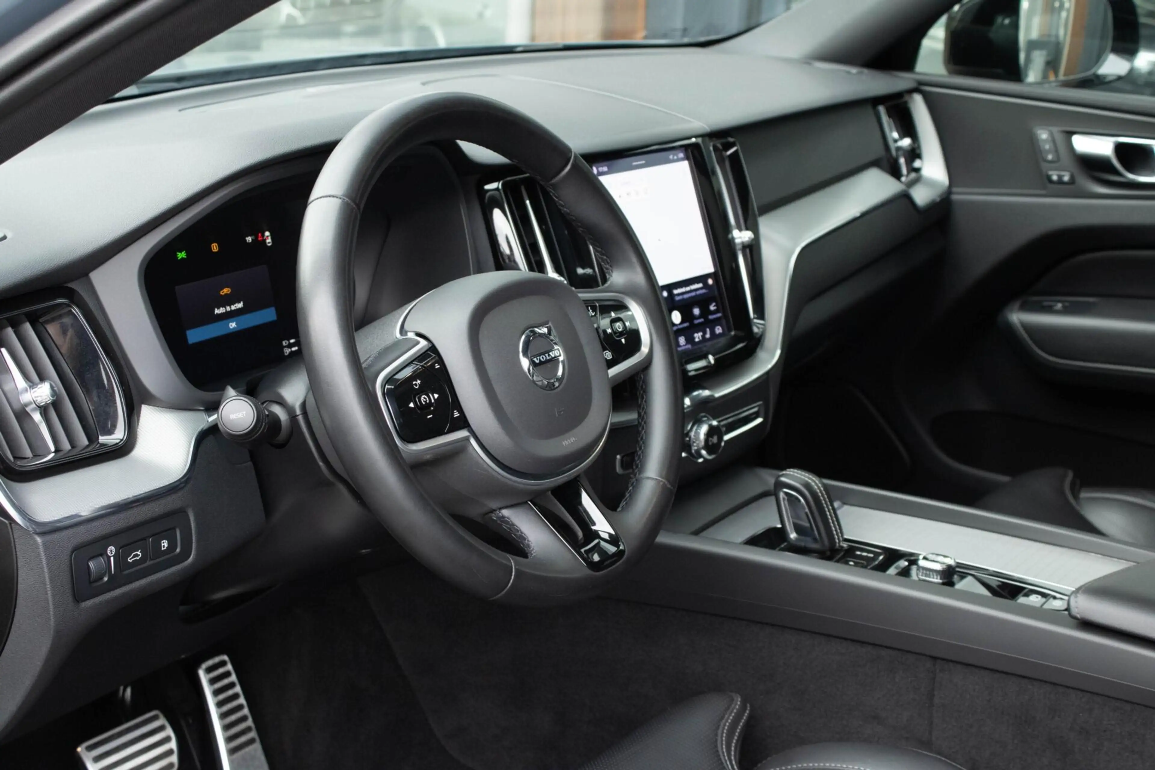 Volvo XC60 2.0 T6 PHEV AWD Ultimate Dark Long Range|Maxton Bo — photo 20