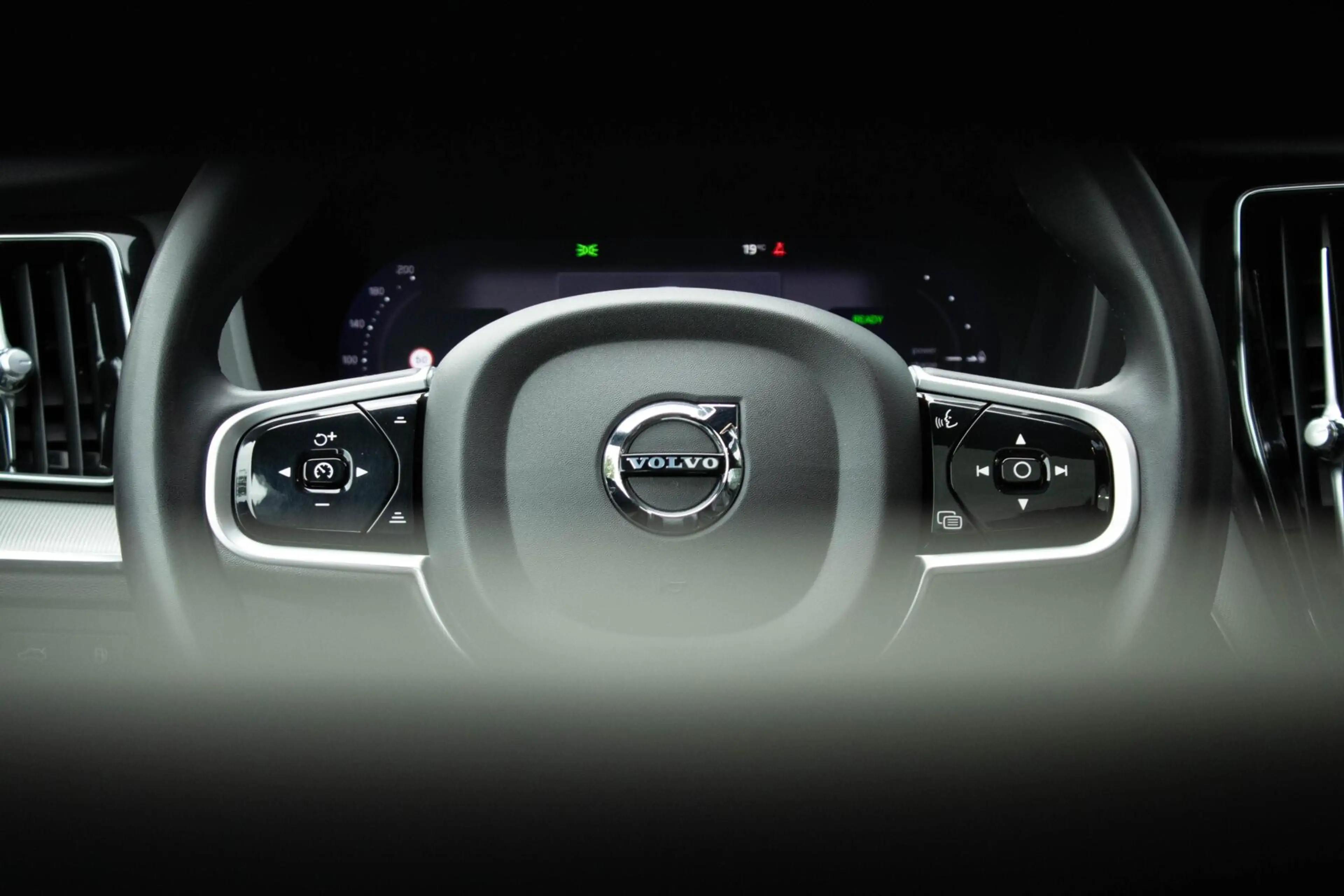 Volvo XC60 2.0 T6 PHEV AWD Ultimate Dark Long Range|Maxton Bo — photo 43