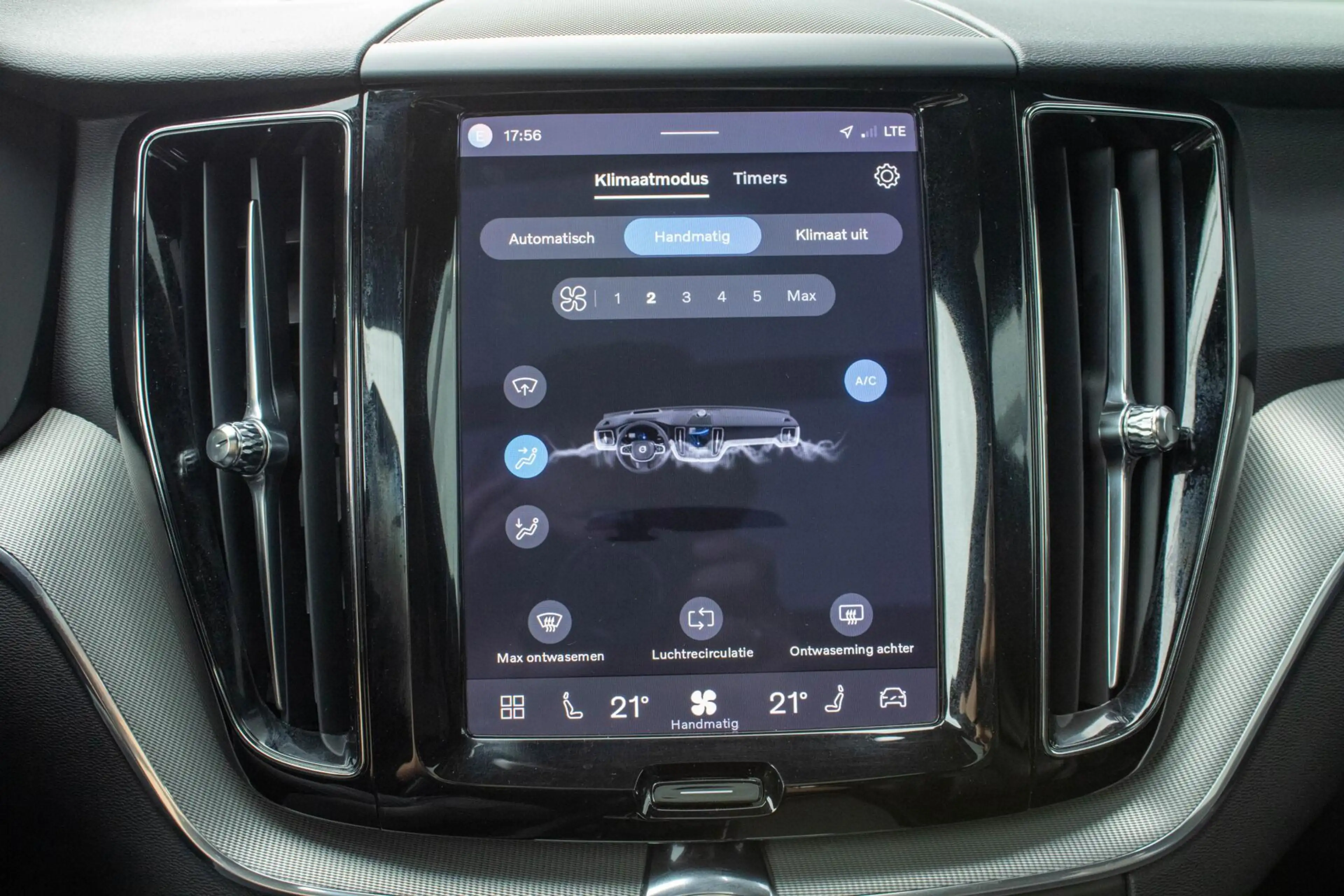 Volvo XC60 2.0 T6 PHEV AWD Ultimate Dark Long Range|Maxton Bo — photo 33