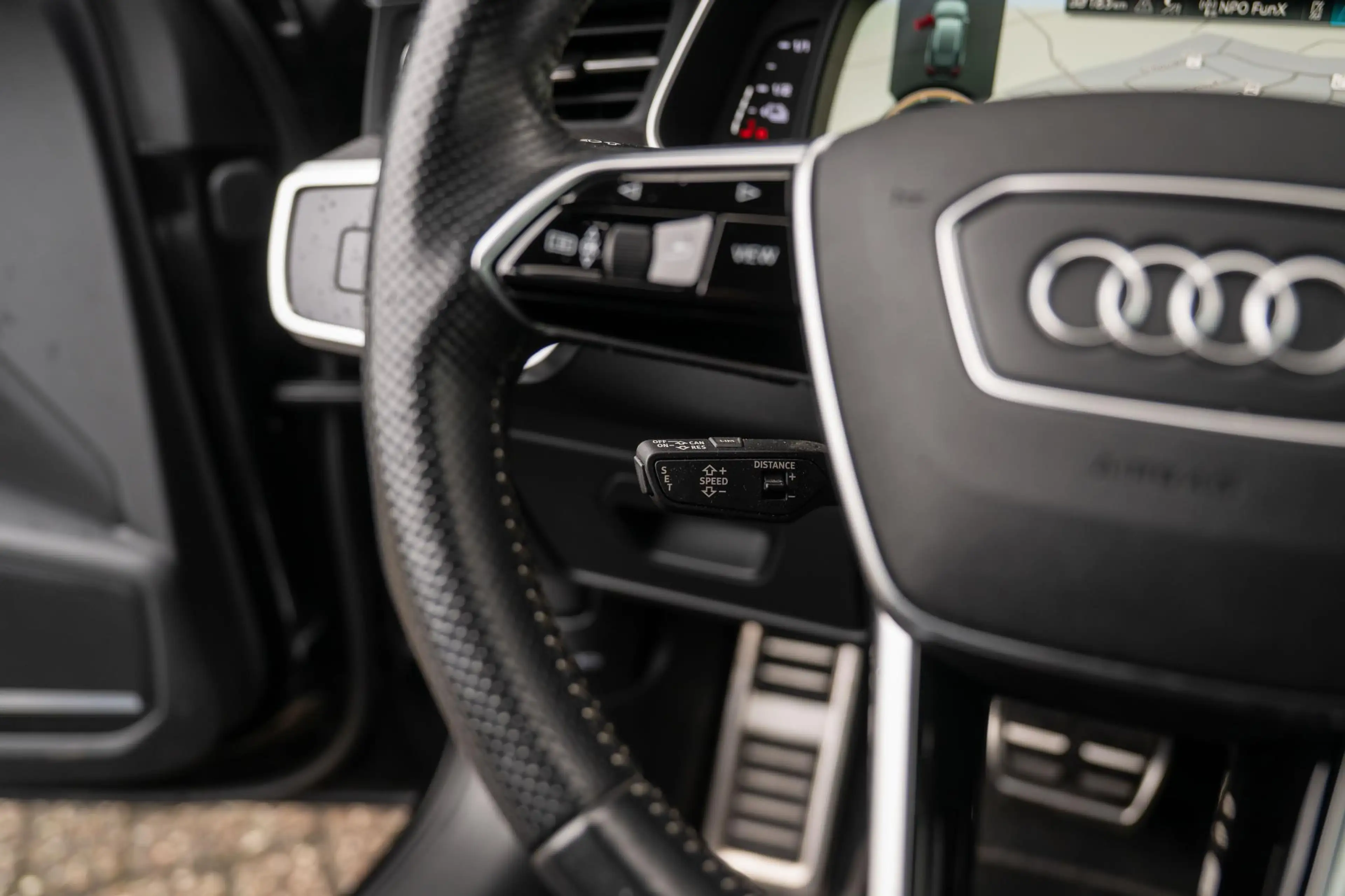 Audi A6 Avant 55 TFSI e quattro Competition S6 Style Deale — photo 23