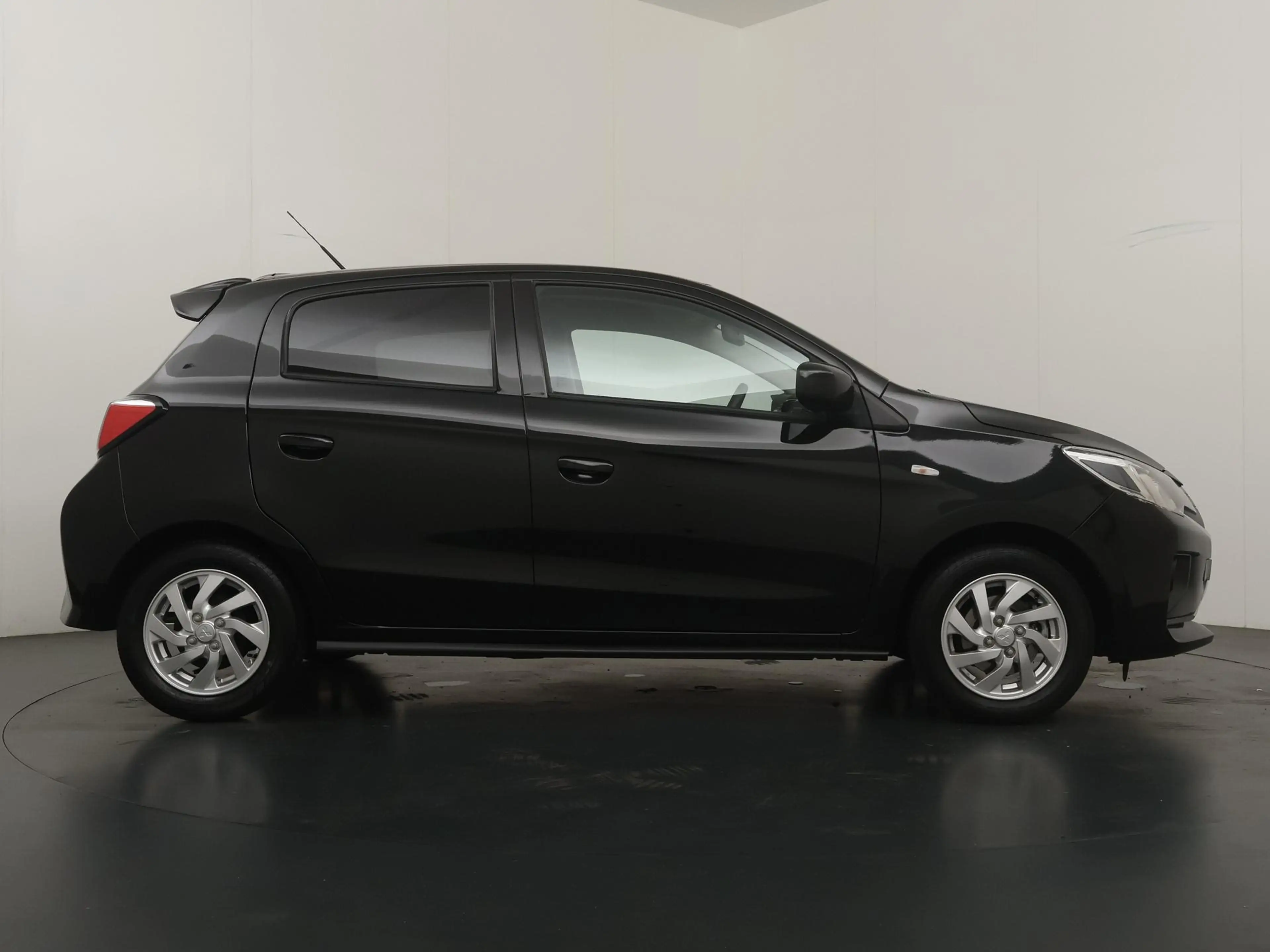 Mitsubishi Space Star 1.2 Dynamic — photo 6