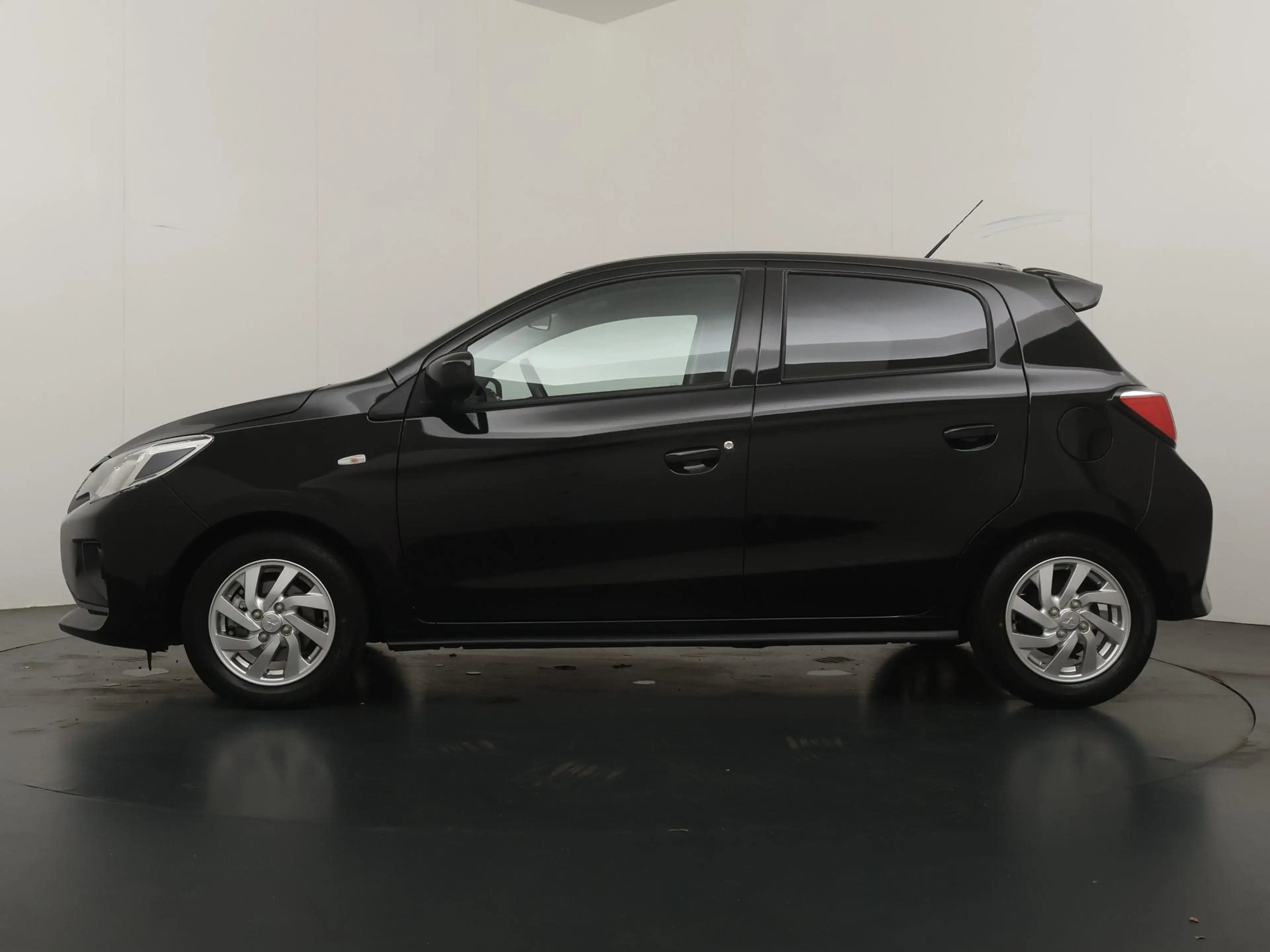 Mitsubishi Space Star 1.2 Dynamic — photo 2
