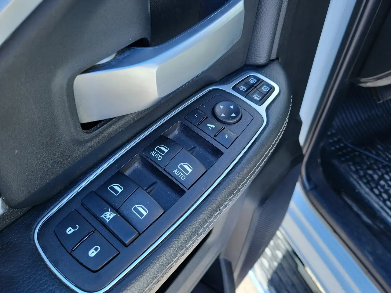 RAM 3500 снимка RAM 3500