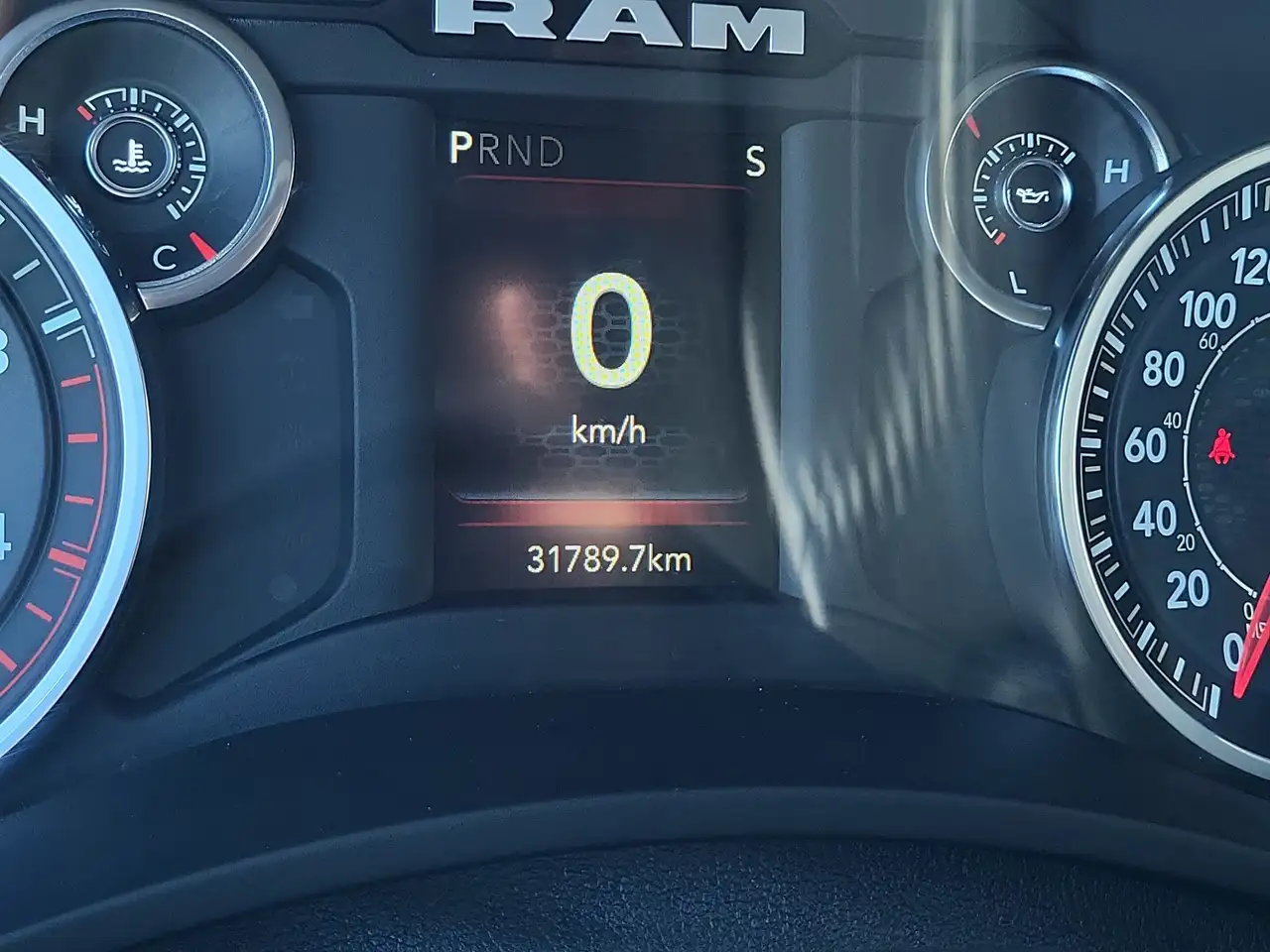 RAM 3500 снимка RAM 3500