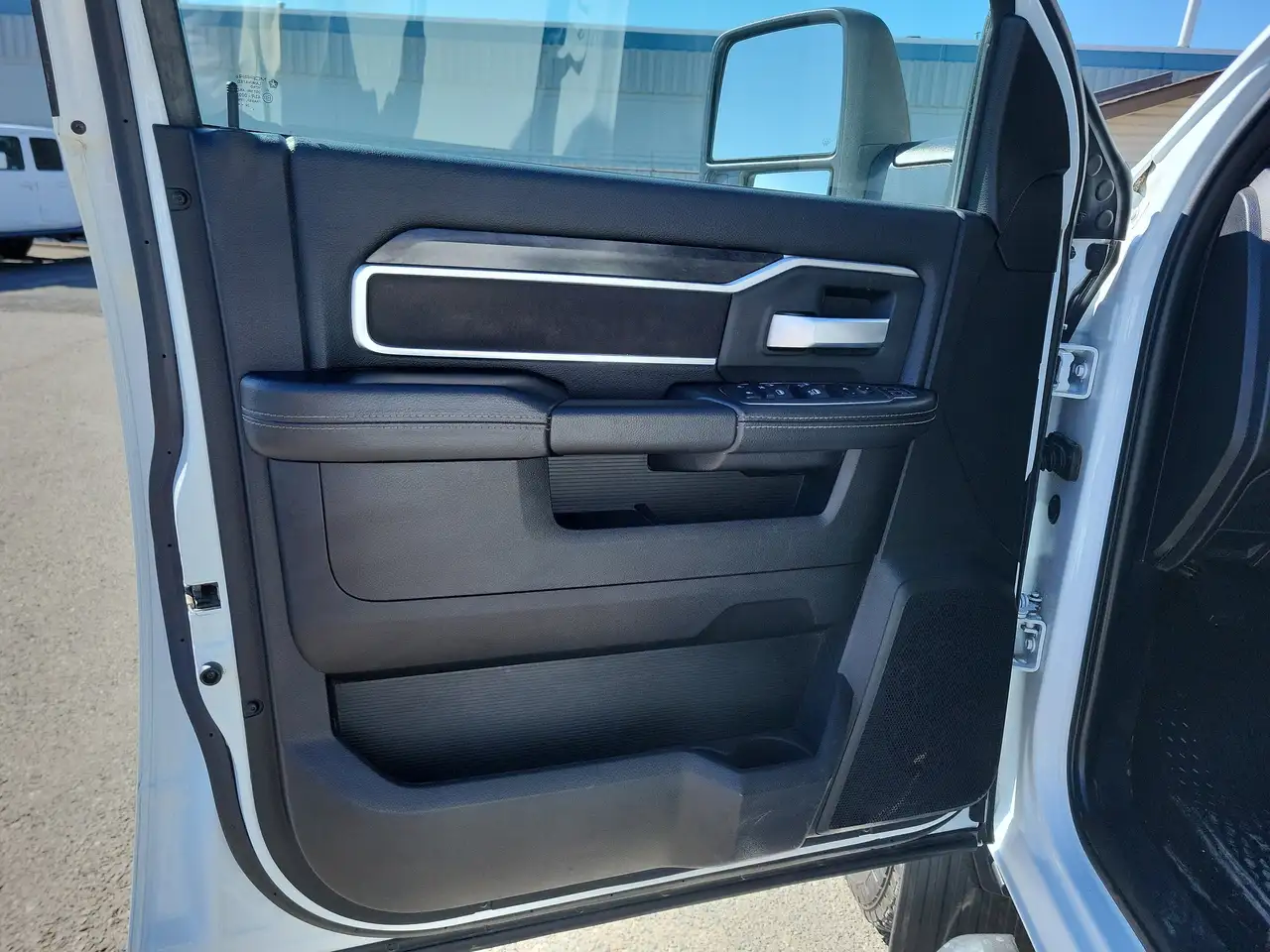 RAM 3500 снимка RAM 3500