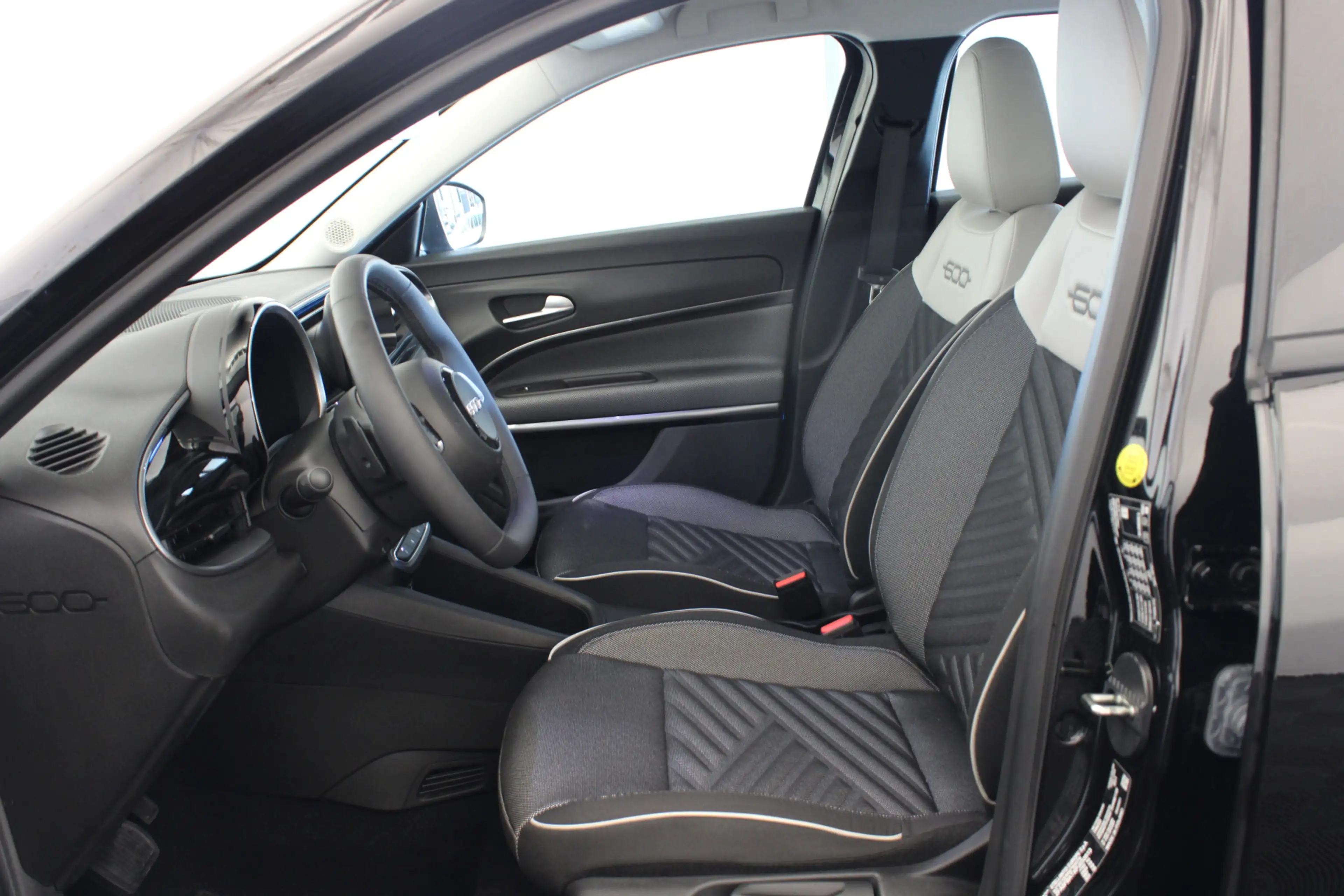 Fiat 600 1.2 Hybrid Urban — photo 6