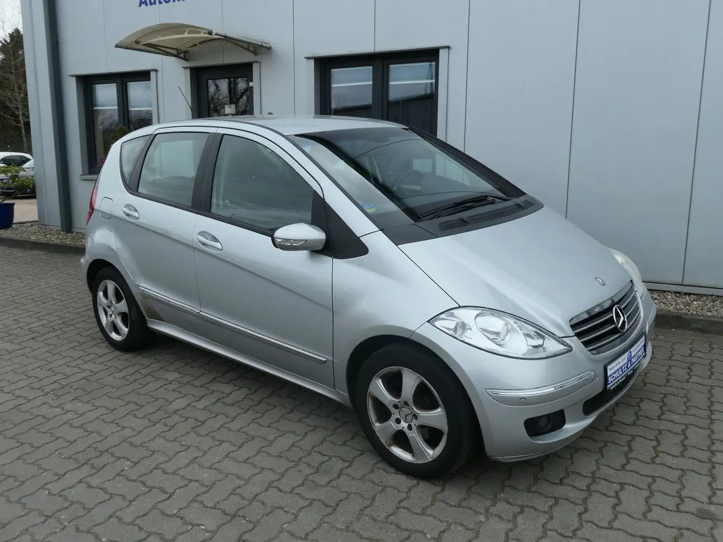 Mercedes-Benz A 150 Avantgarde Automatik // 2.Hd. Service NEU! Silber - 2