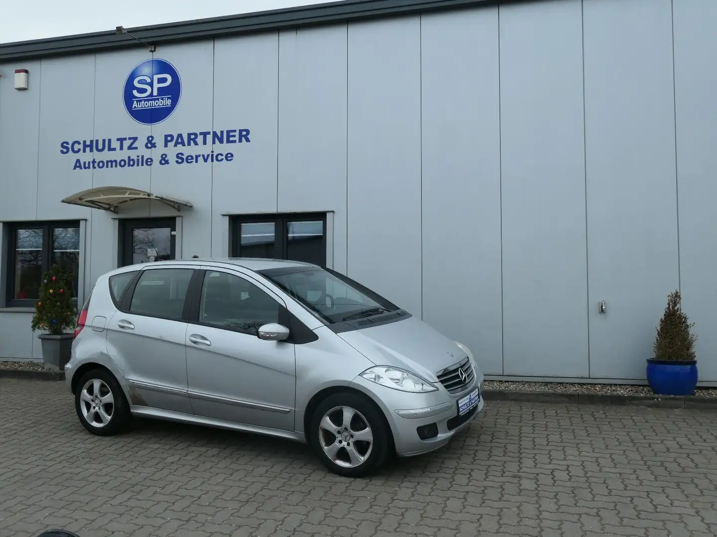 Mercedes-Benz A 150 Avantgarde Automatik // 2.Hd. Service NEU! Silber - 1