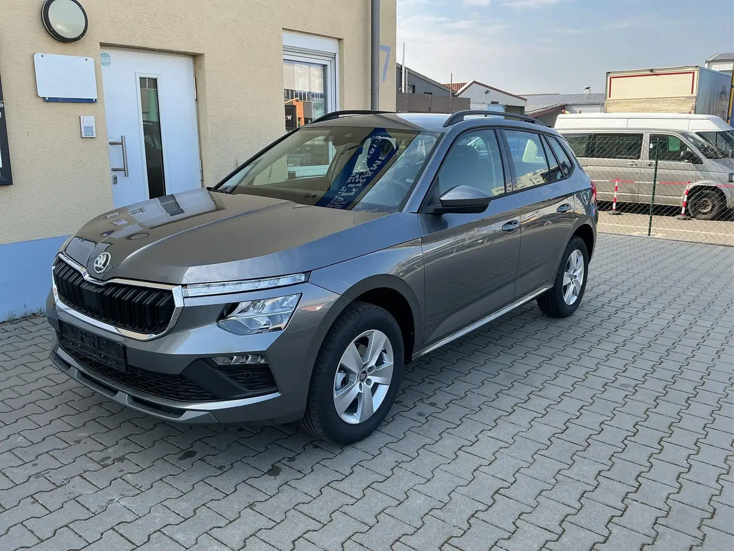 Skoda Kamiq Classic 5J. Garantie AHK Sitzheizung vorn Virtu... Grau - 1