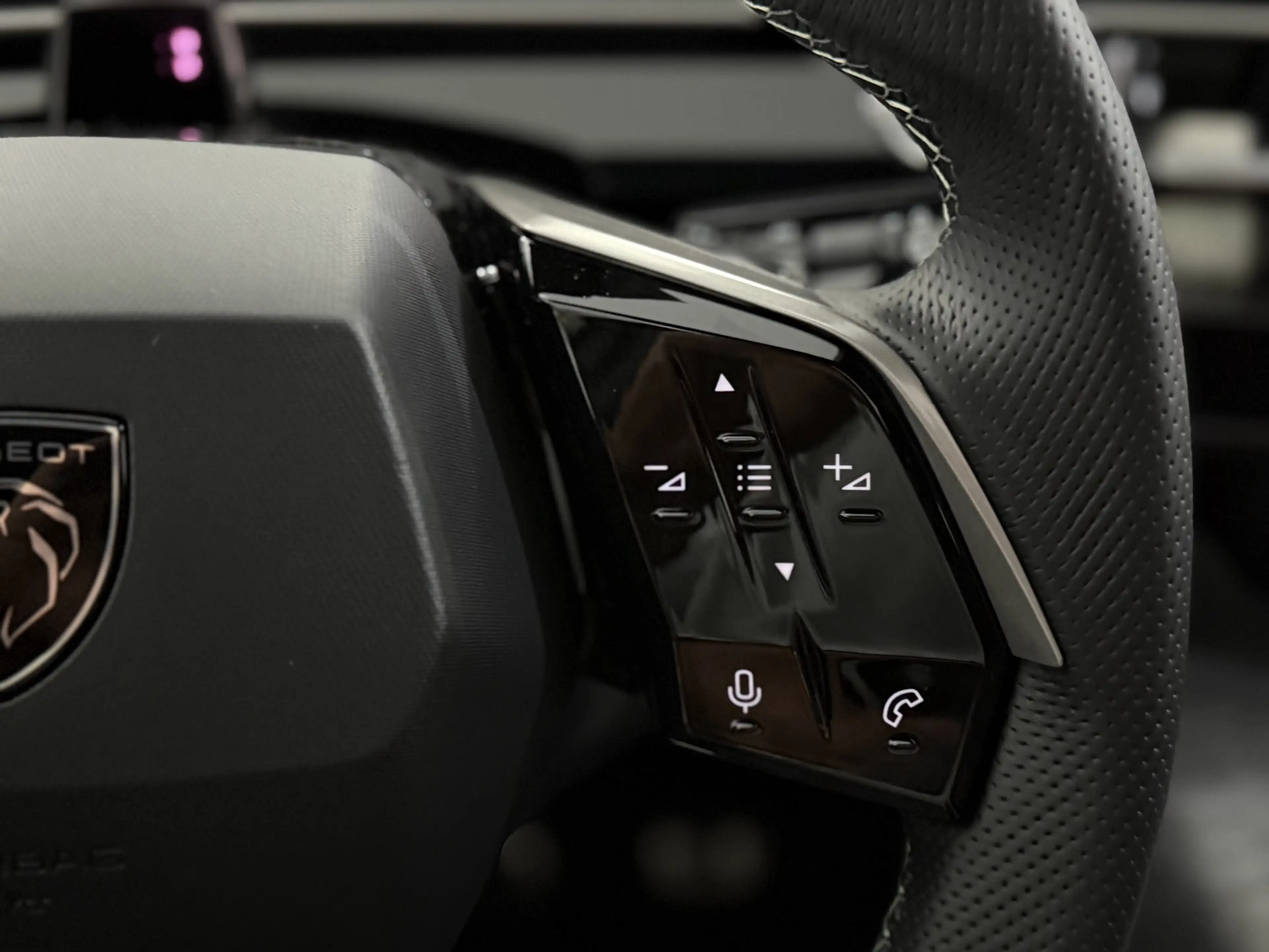 Peugeot 5008 1.2 Hybrid 145 GT Exclusive 7p Panoramadak, 360 Ca — photo 32