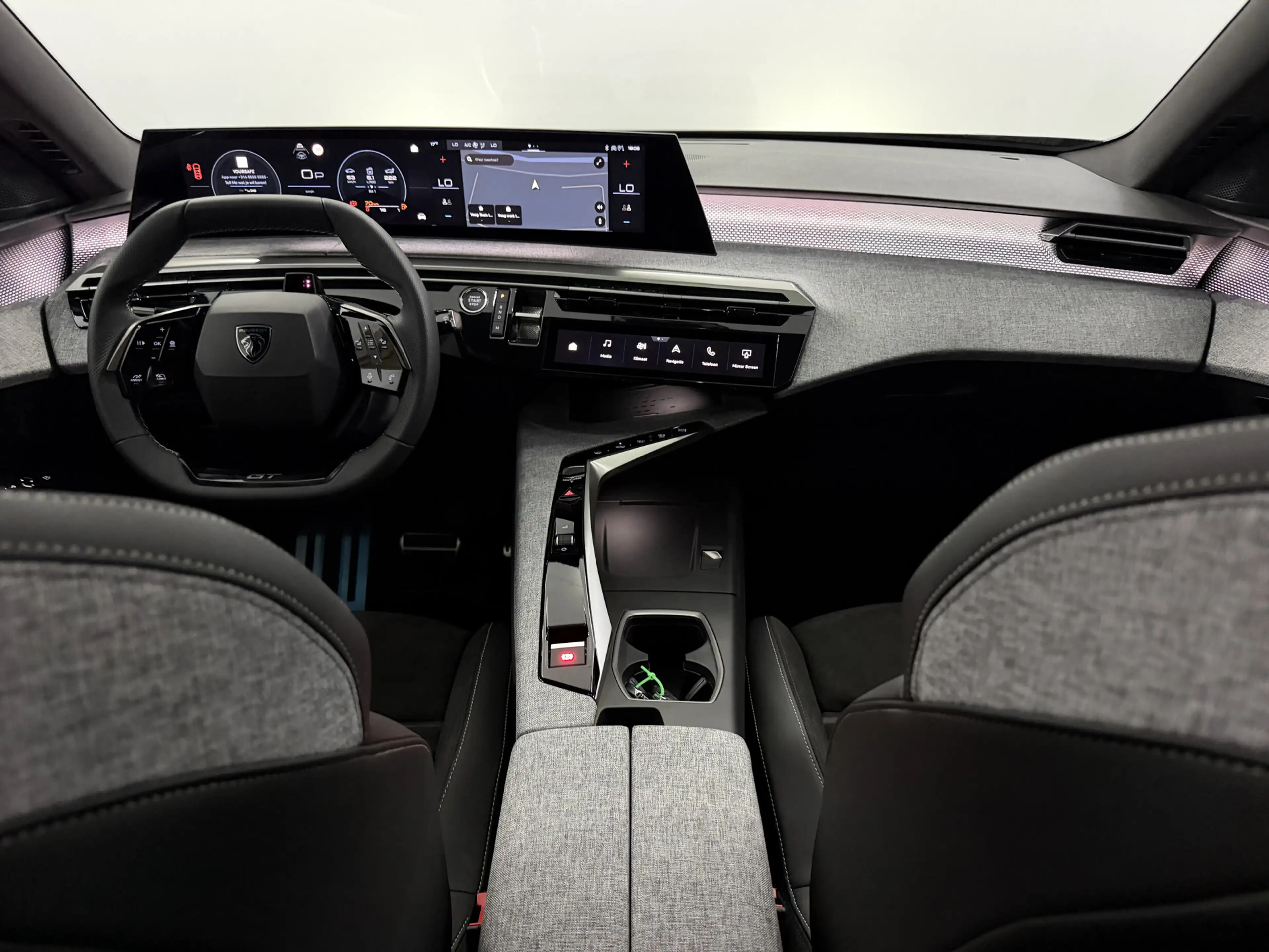 Peugeot 5008 1.2 Hybrid 145 GT Exclusive 7p Panoramadak, 360 Ca — photo 3