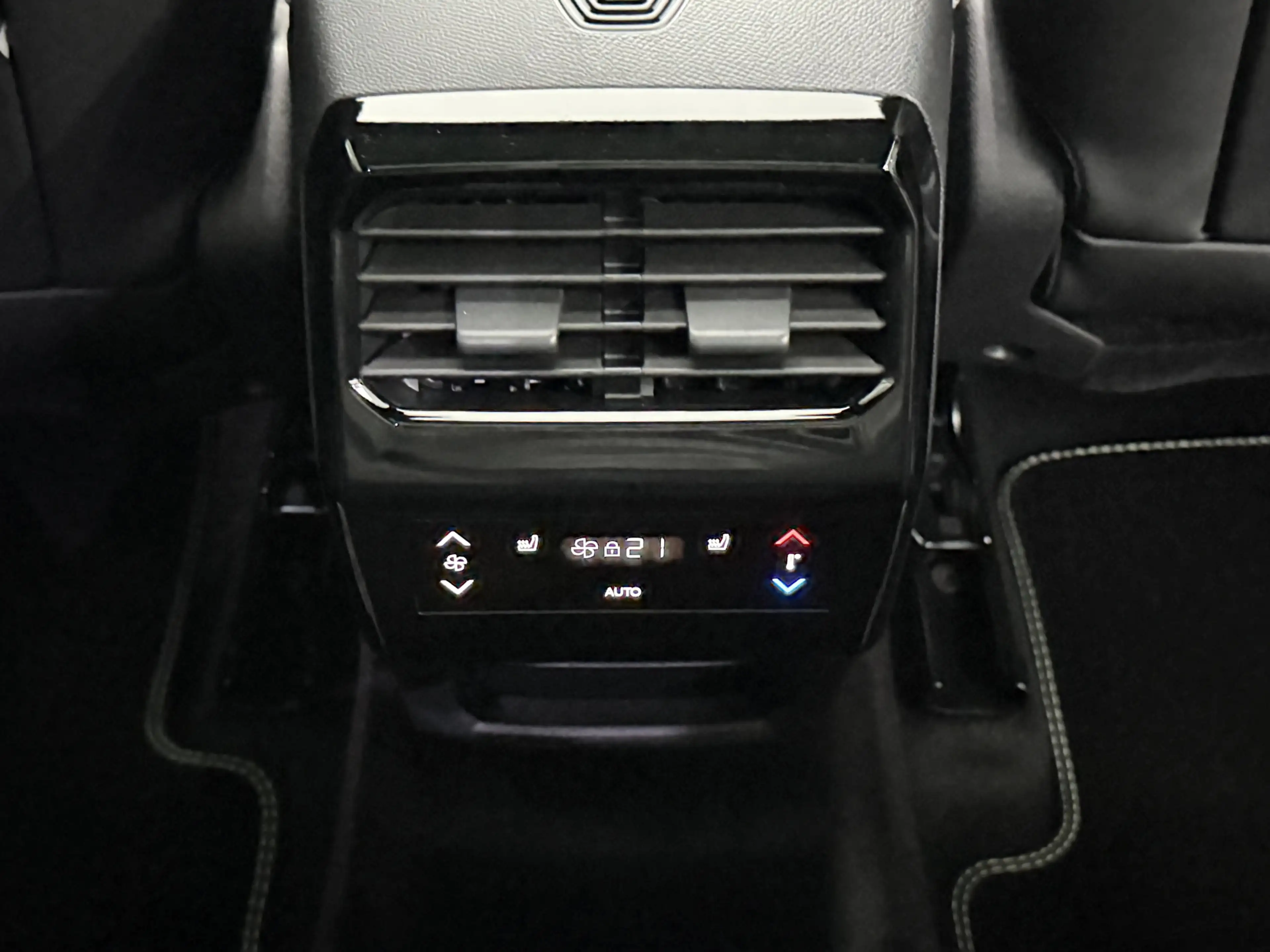 Peugeot 5008 1.2 Hybrid 145 GT Exclusive 7p Panoramadak, 360 Ca — photo 13