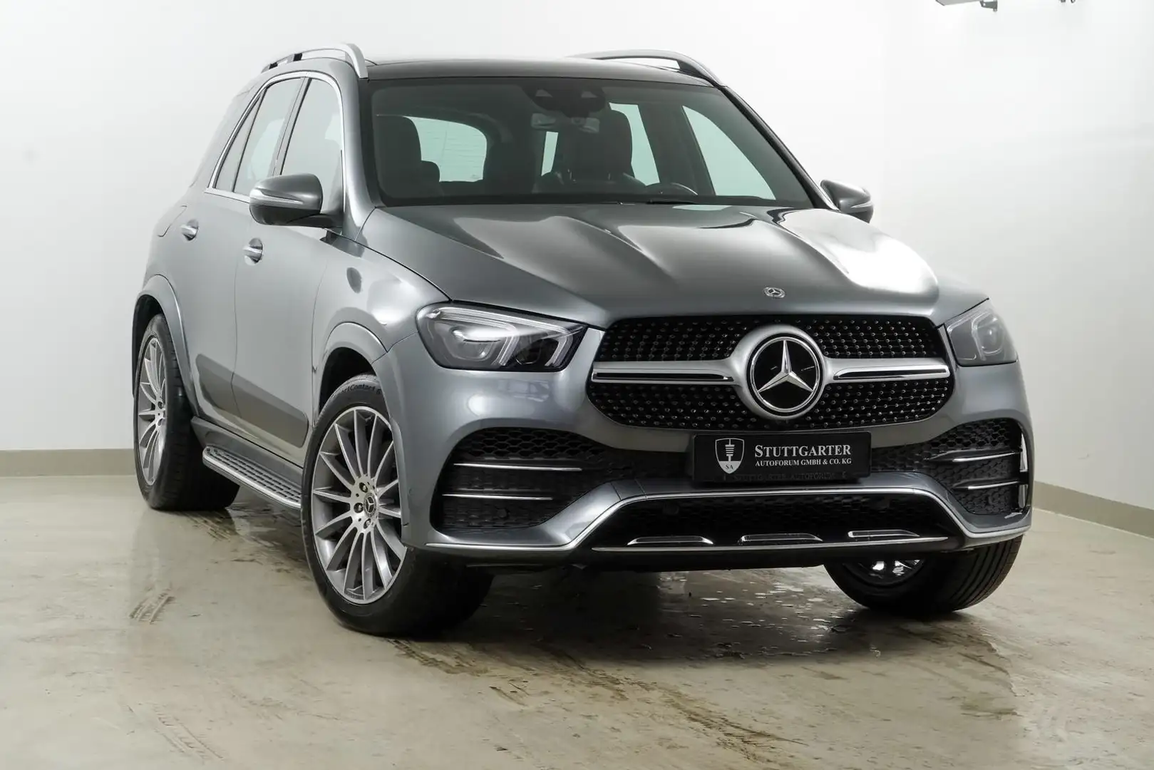 Mercedes-Benz GLE 350 d 4M AMG Line Pano 360K Distr AHK HUD Grau - 1