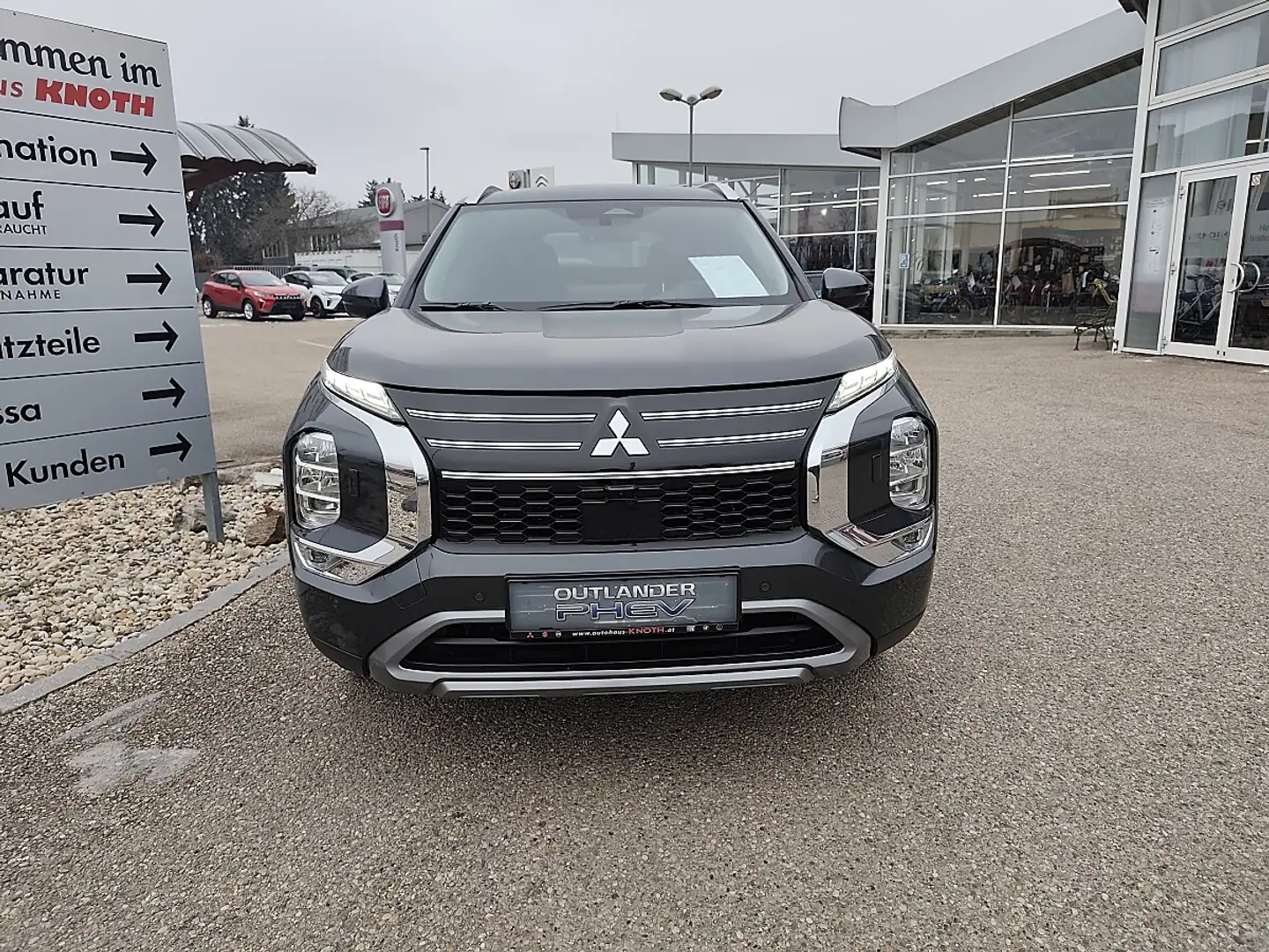 Mitsubishi Outlander 2,4 PHEV S-AWC Intense Grau - 2