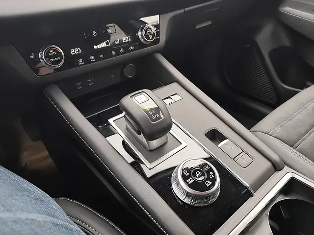 Mitsubishi Outlander 2,4 PHEV S-AWC Intense Ansicht 12