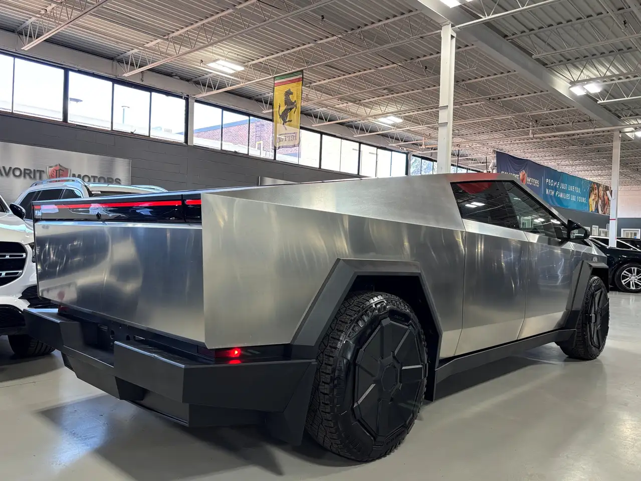 Tesla Cybertruck снимка Tesla Cybertruck