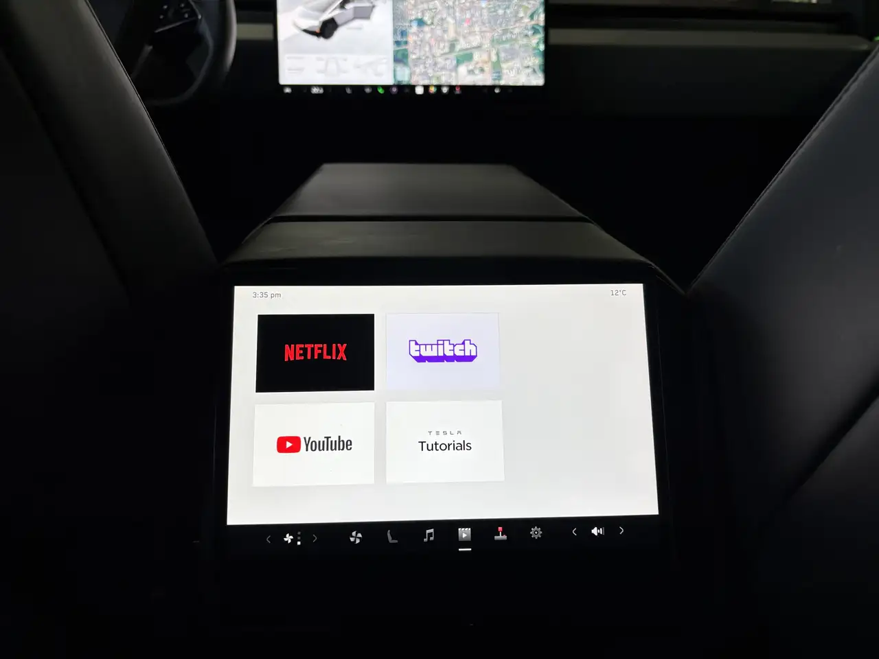 Tesla Cybertruck снимка Tesla Cybertruck