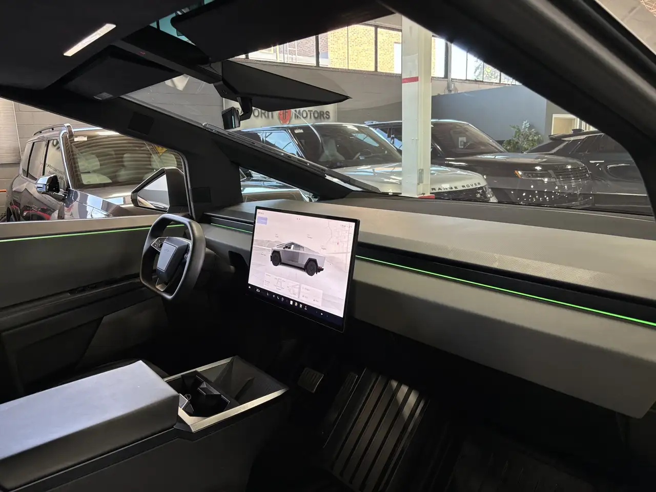 Tesla Cybertruck снимка Tesla Cybertruck