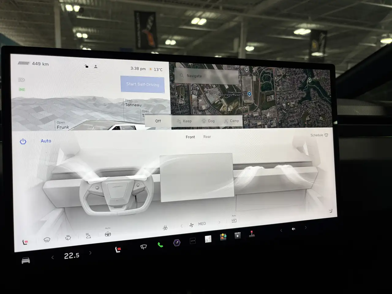 Tesla Cybertruck снимка Tesla Cybertruck