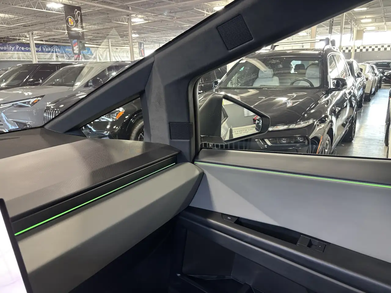 Tesla Cybertruck снимка Tesla Cybertruck