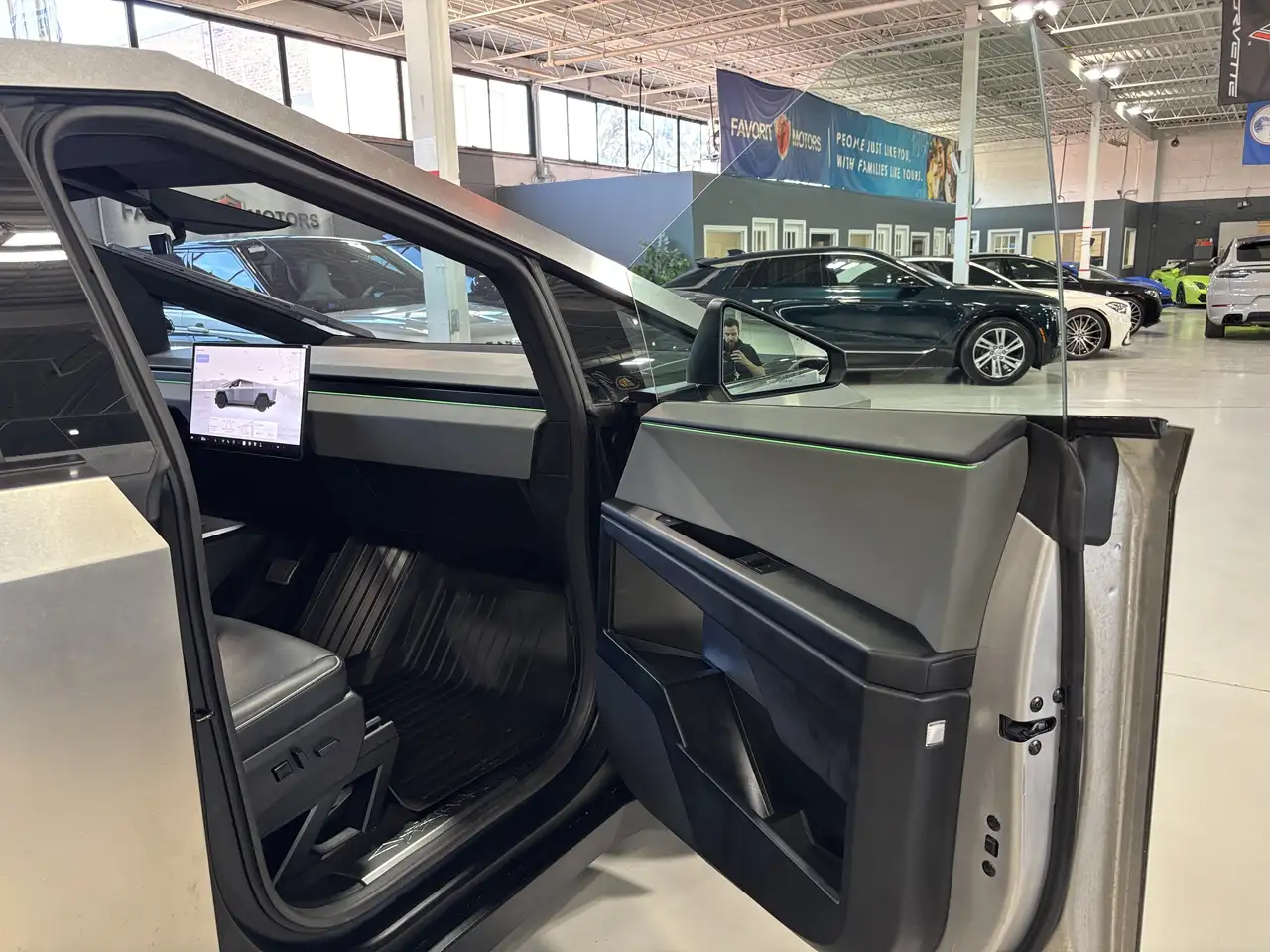 Tesla Cybertruck снимка Tesla Cybertruck