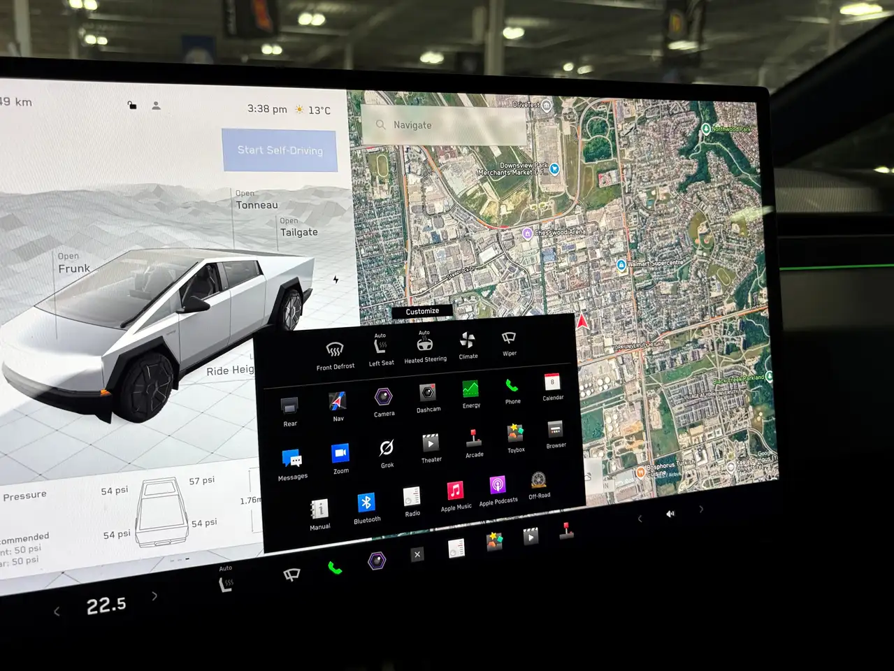 Tesla Cybertruck снимка Tesla Cybertruck