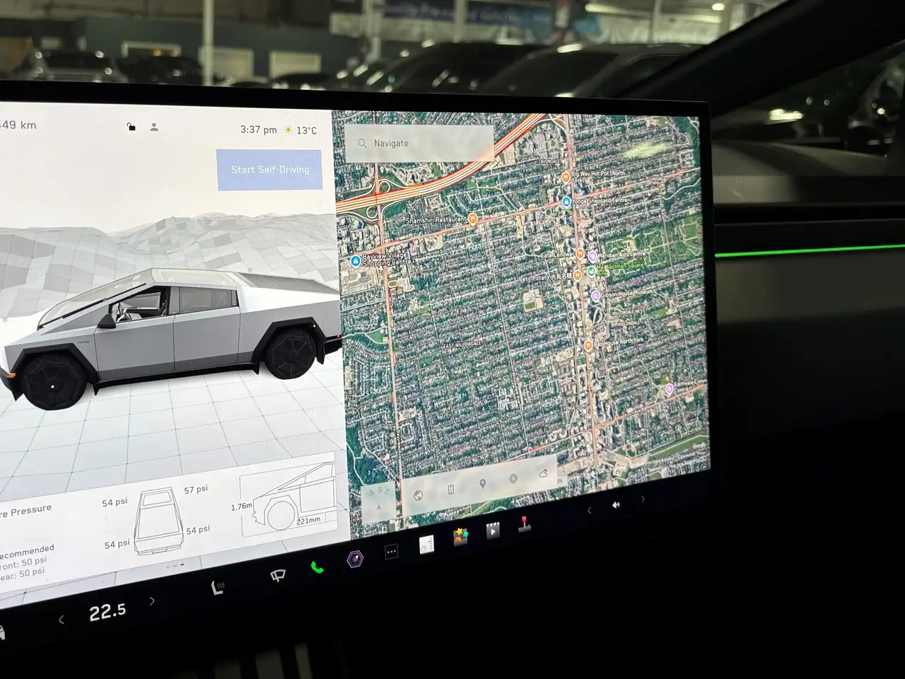 Tesla Cybertruck снимка Tesla Cybertruck