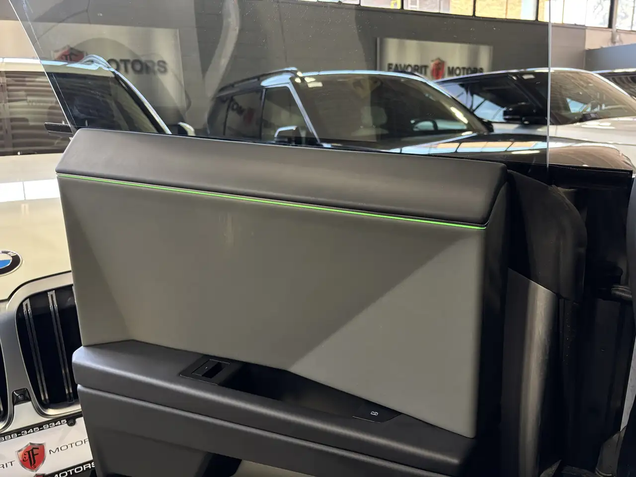 Tesla Cybertruck снимка Tesla Cybertruck