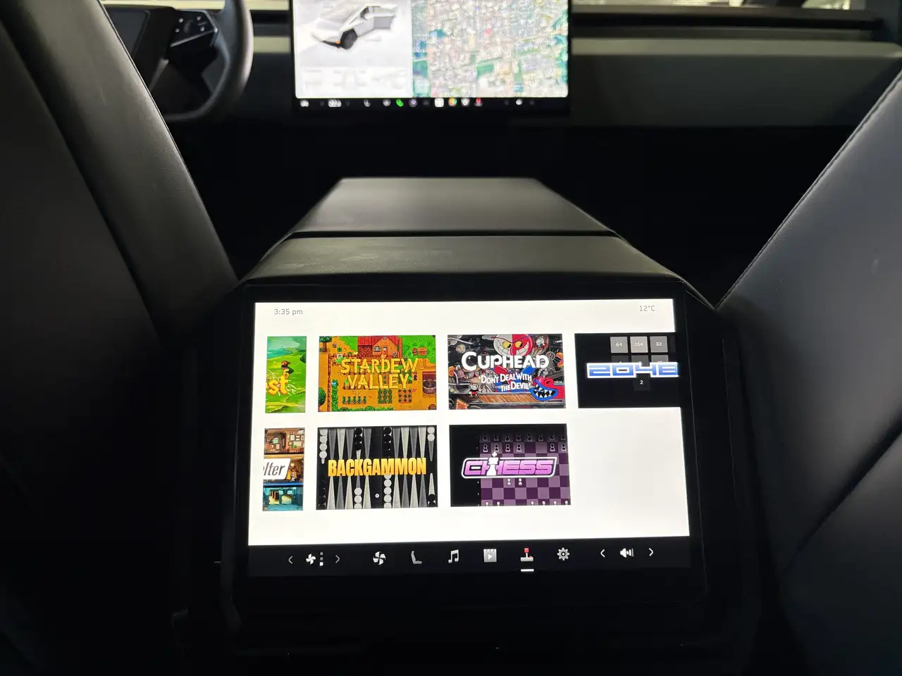 Tesla Cybertruck снимка Tesla Cybertruck
