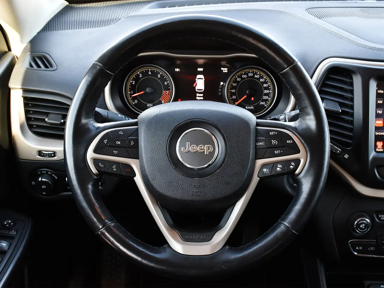 Jeep Cherokee снимка Jeep Cherokee