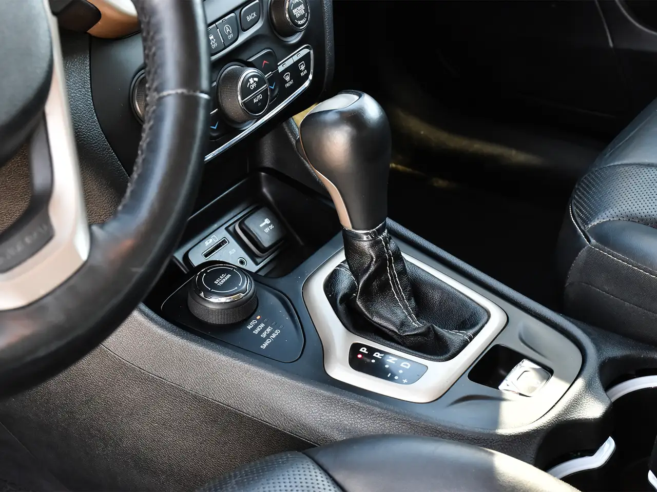 Jeep Cherokee снимка Jeep Cherokee