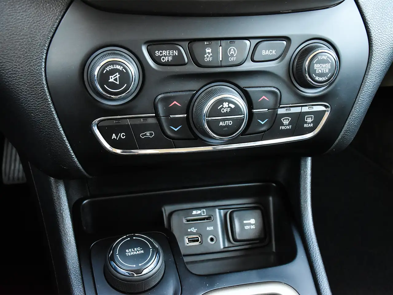 Jeep Cherokee снимка Jeep Cherokee