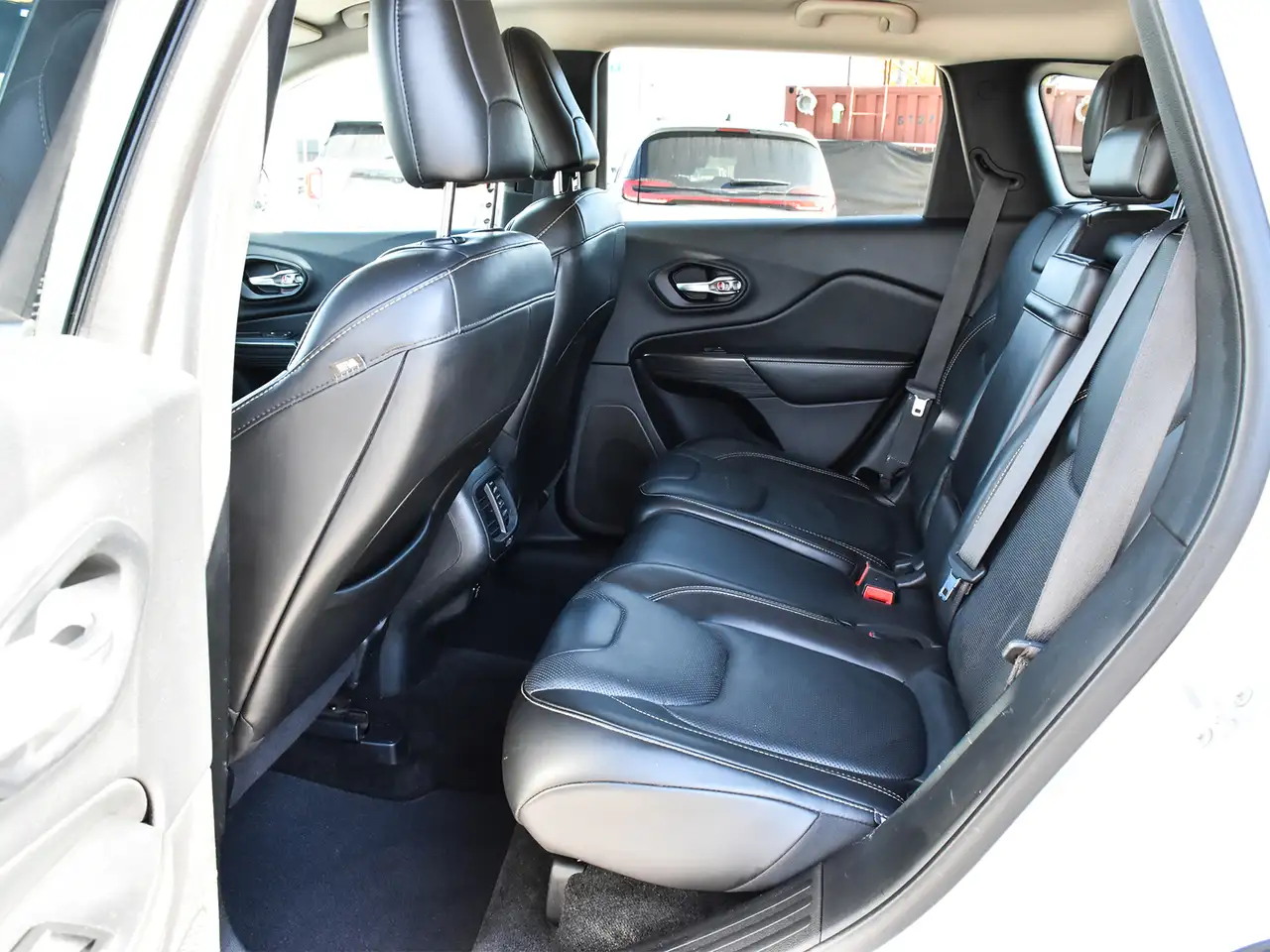 Jeep Cherokee снимка Jeep Cherokee