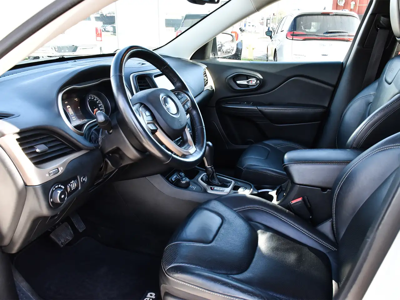 Jeep Cherokee снимка Jeep Cherokee