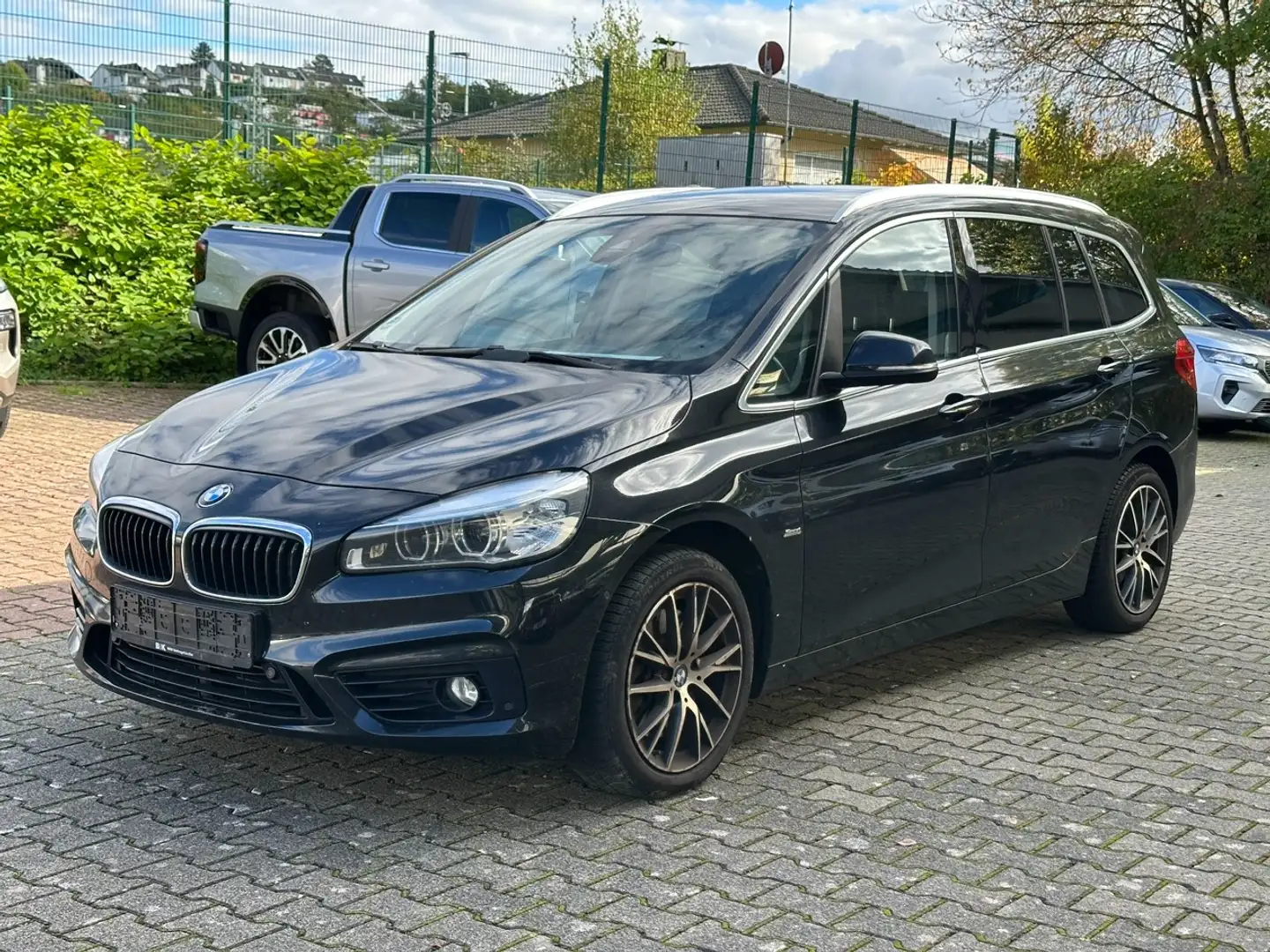 BMW 220 d Gran Tourer Sport Line *Händlerfahrzeug* Schwarz - 2