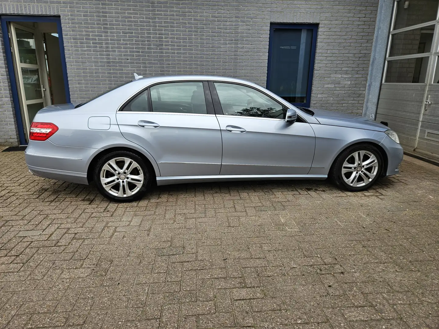Mercedes-Benz E 300 CDI BlueTEC HYBRID Business Class Avantgarde Grey - 2