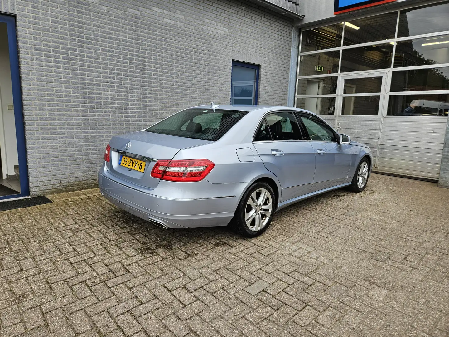 Mercedes-Benz E 300 CDI BlueTEC HYBRID Business Class Avantgarde Grau - 2