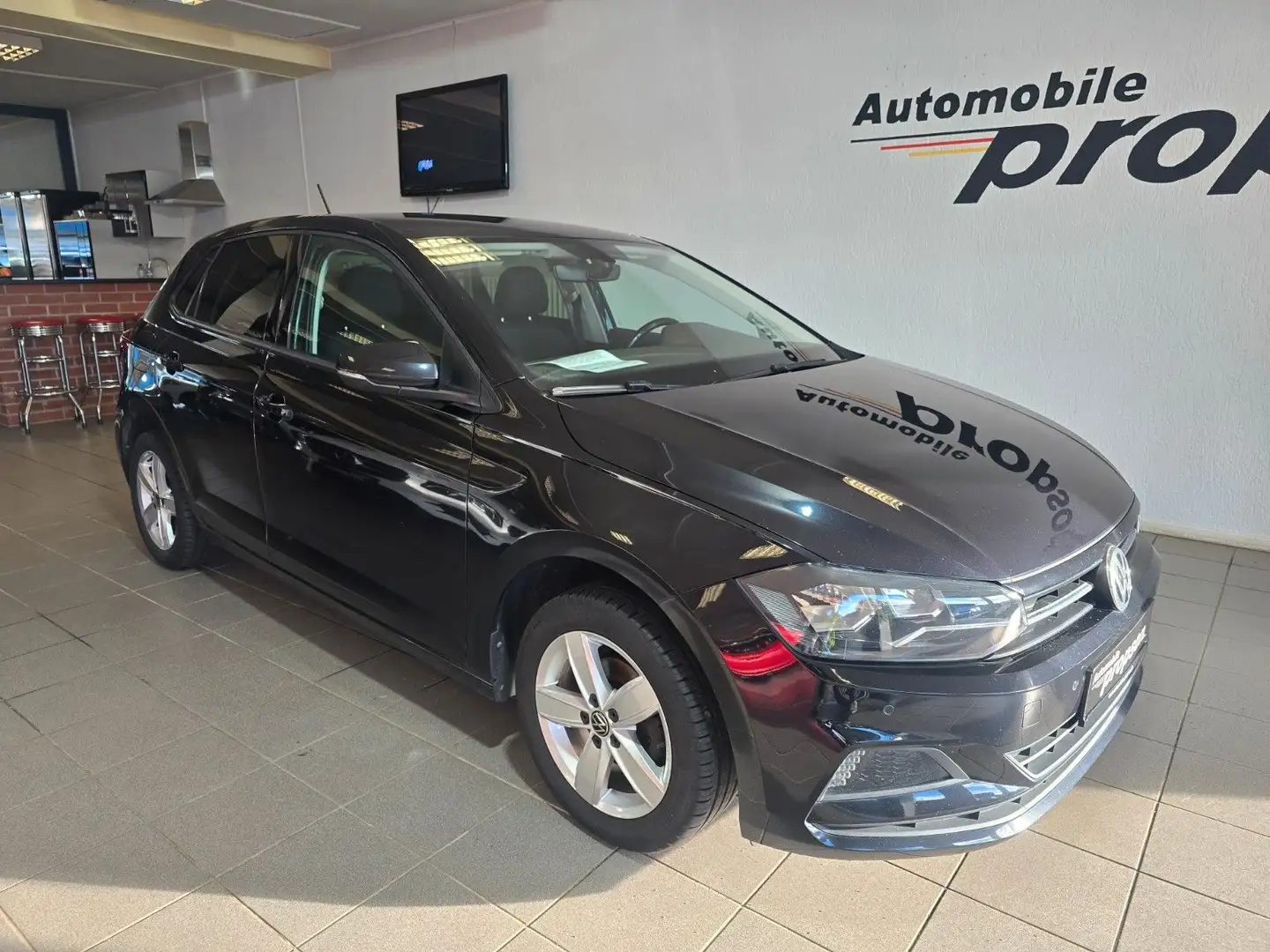 Volkswagen Polo VI 1.0 TSI Comfortline NAVI CLIMATRONIC Schwarz - 1