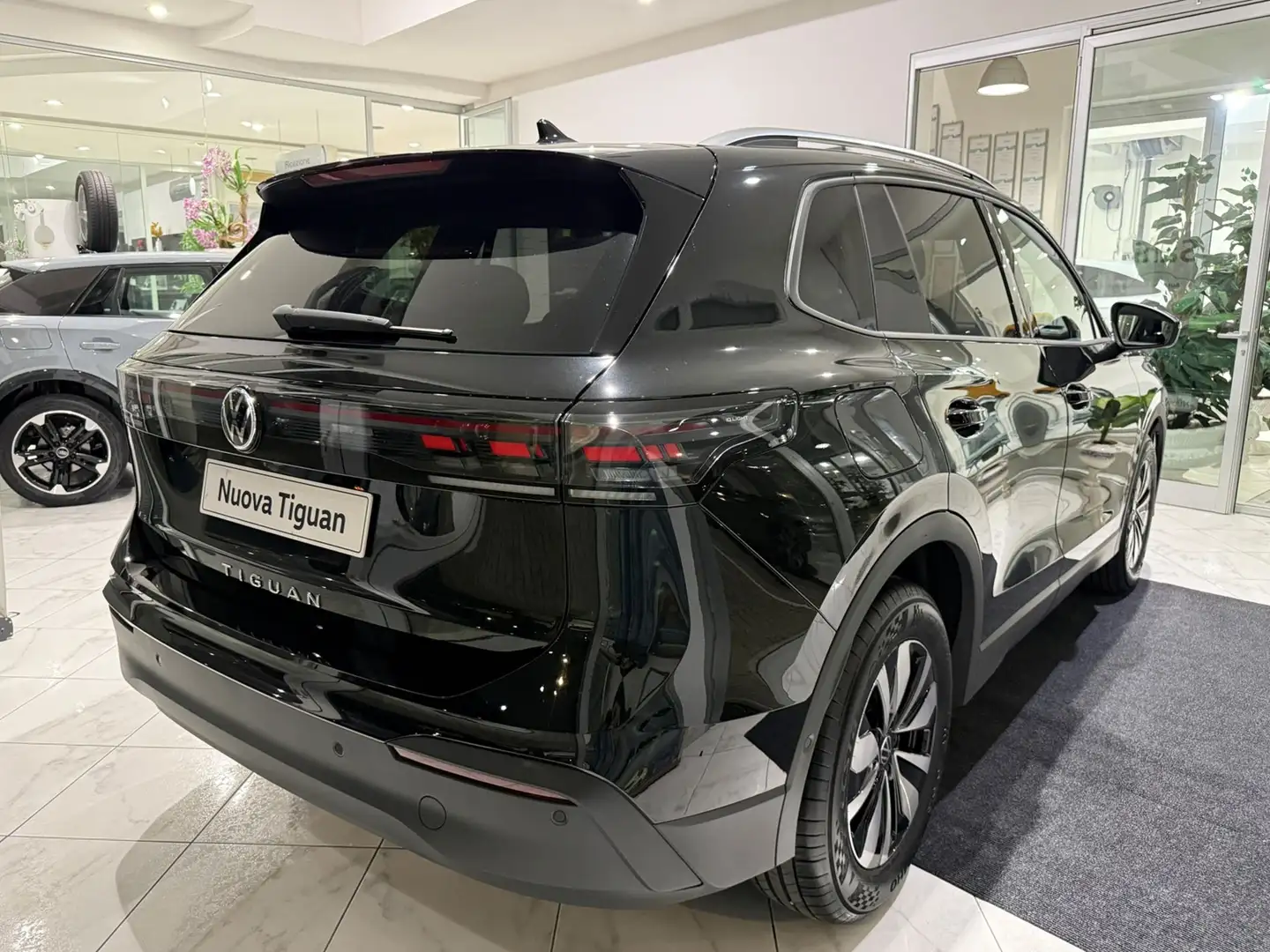 Volkswagen Tiguan Tiguan 2.0 tdi Edition Plus 150cv dsg Zwart - 2