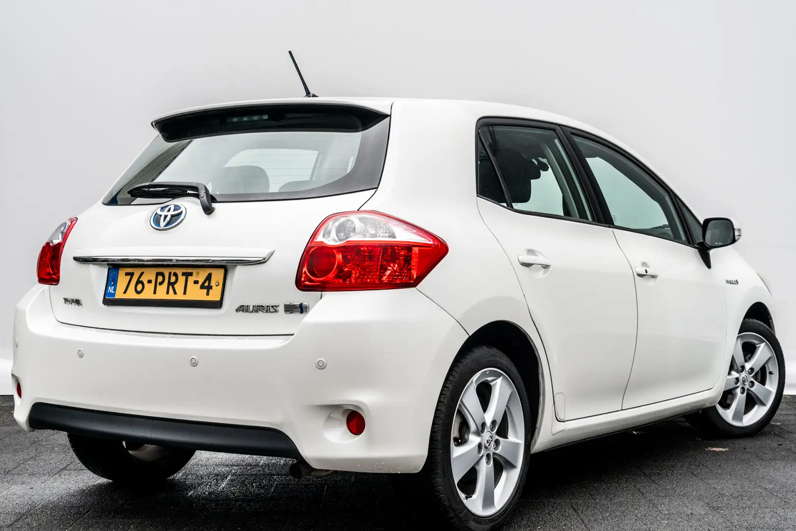 Toyota Auris 1.8 Full Hybrid Dynamic I Camera I PDC I LMV I Nav Wit - 2