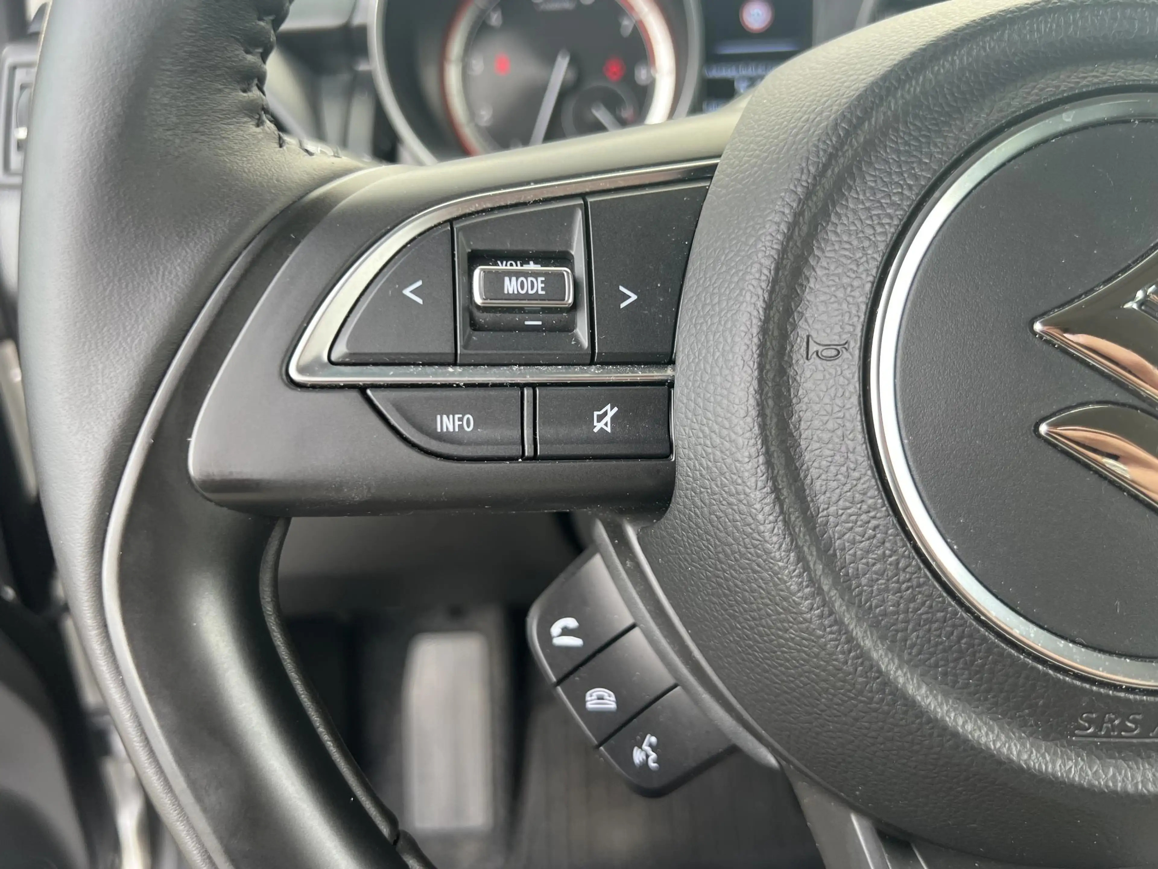 Suzuki Swift 1.2 Select Smart Hybrid | Armsteun | Apple Carplay — photo 18