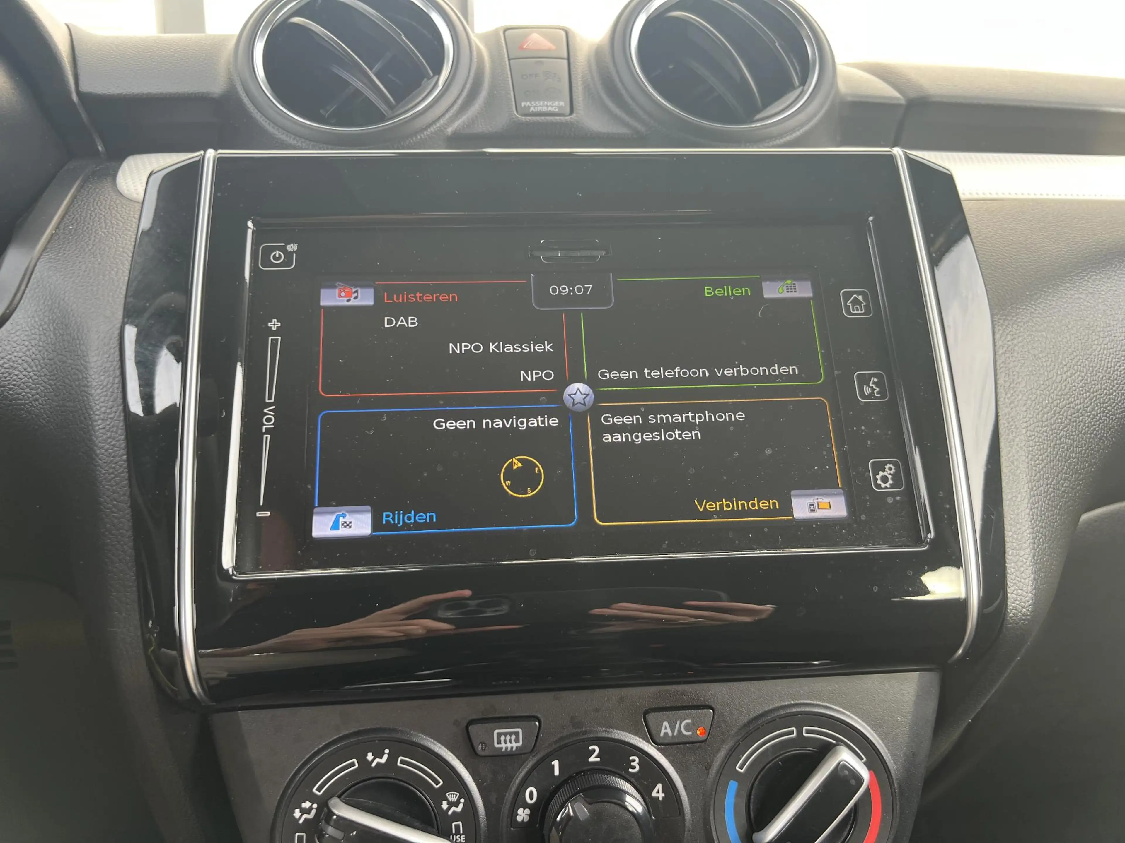 Suzuki Swift 1.2 Select Smart Hybrid | Armsteun | Apple Carplay — photo 28