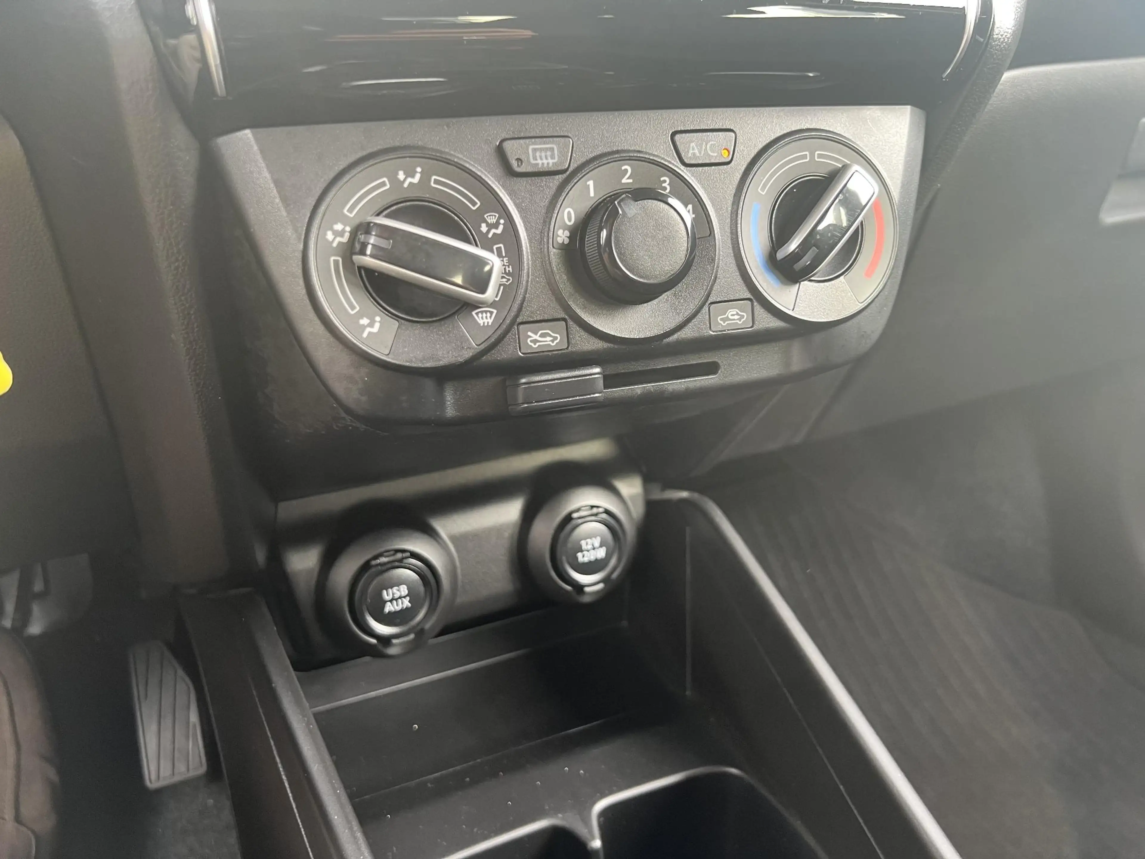Suzuki Swift 1.2 Select Smart Hybrid | Armsteun | Apple Carplay — photo 23