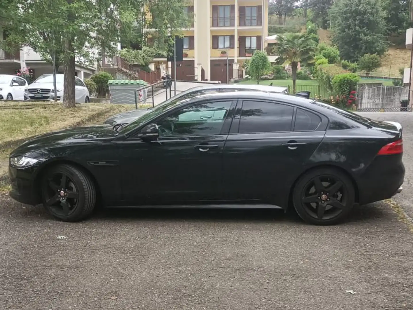 Jaguar XE XE 2.0d i4 R-Sport awd 180cv auto my18 Nero - 1