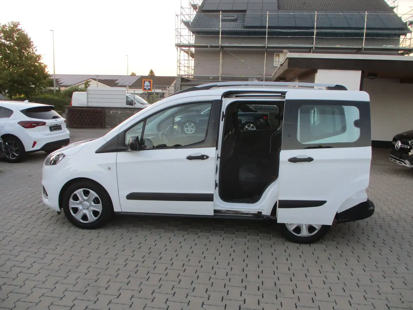 Ford Tourneo Courier 1.5 TDCi NAVI KAMERA TEMPO SITZH Blanco - 1