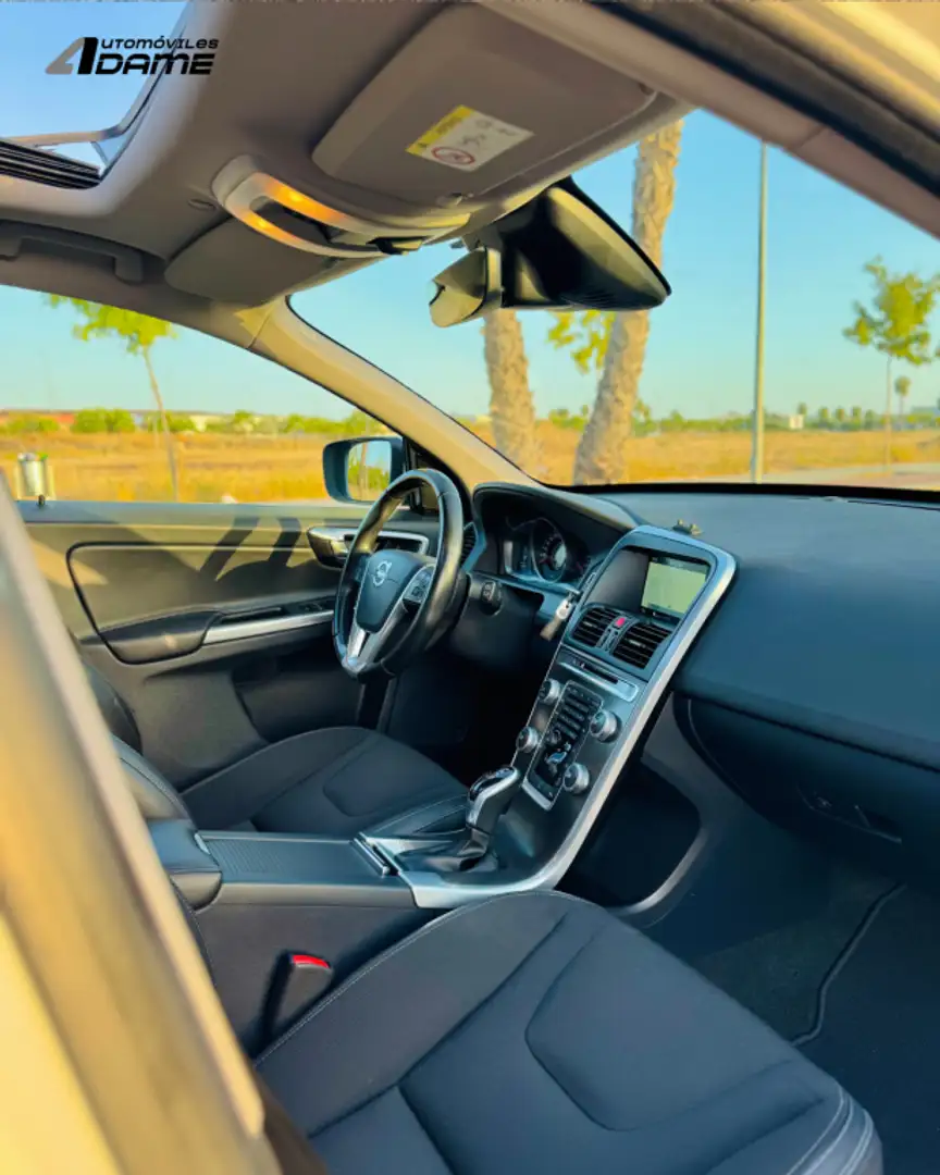 Volvo XC60 D4 Momentum AWD Aut. 190 Blanco - 2