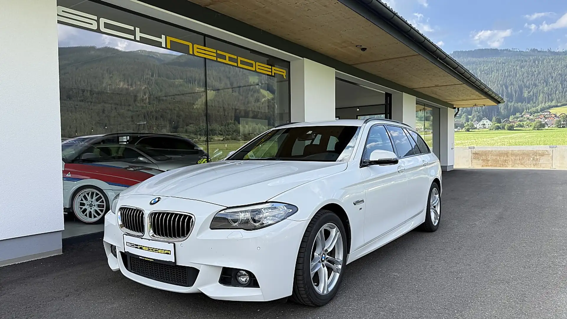 BMW 520 d xDrive Touring Österreich-Paket Aut. M Paket Weiß - 2