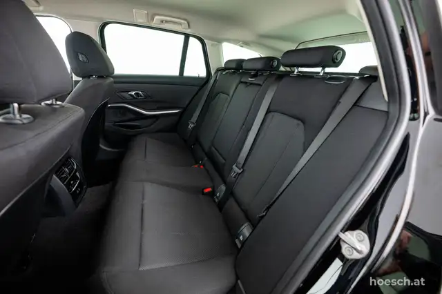 BMW 3 Series view 8