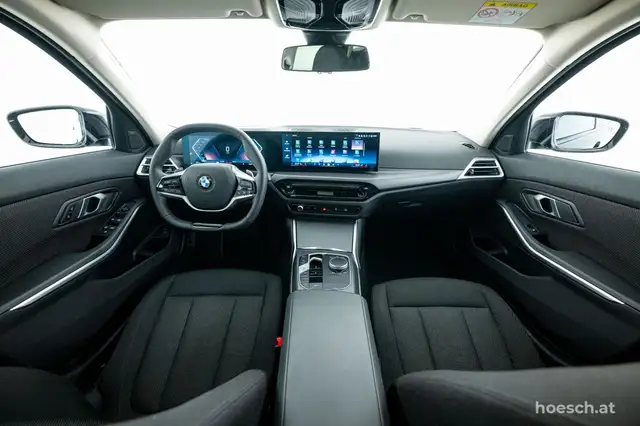 BMW 3 Series view 6
